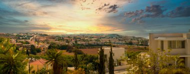 Kıbrıs 'taki Paphos kentinin panoramik manzarası.