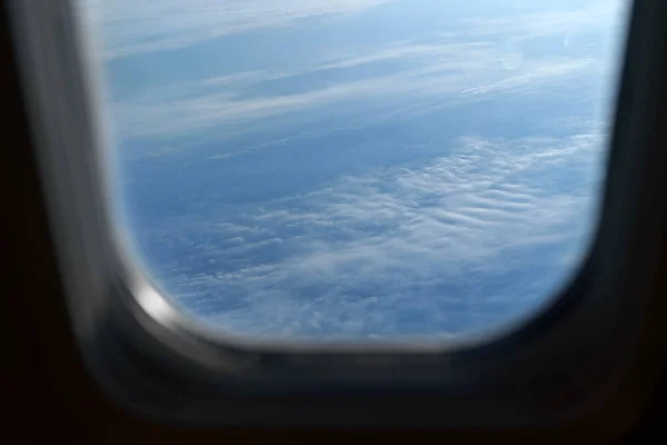 Blick Auf Die Wolken Aus Dem Flugzeugfenster — Stockfoto