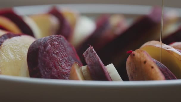 Gratin Clásico Con Remolachas Patatas Cebollas — Vídeos de Stock