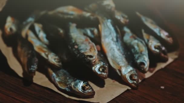 Muitos Peixes Secos Sol Saco Papel — Vídeo de Stock