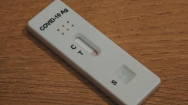 Coronavirüs için Negatif Antijen Hızlı Testi.