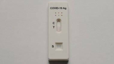 Coronavirüs için Negatif Antijen Hızlı Testi.