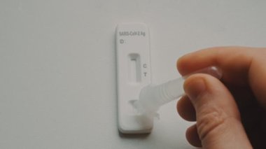 Coronavirüs için Negatif Antijen Hızlı Testi.