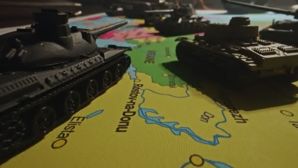 Tanques Juguete Mapa Concepto Confrontación Entre Otan Rusia — Vídeo de stock