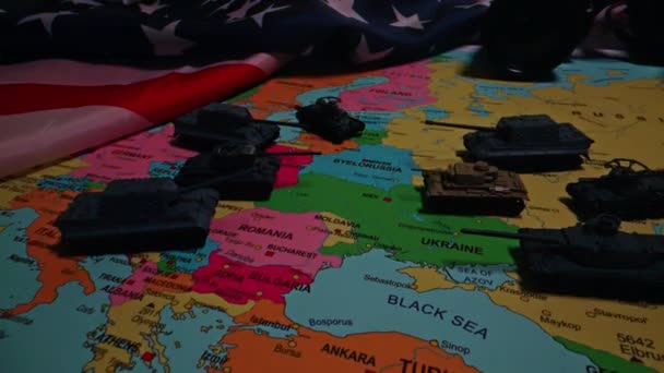Tanques Brinquedo Mapa Conceito Confronto Entre Nato Rússia — Vídeo de Stock