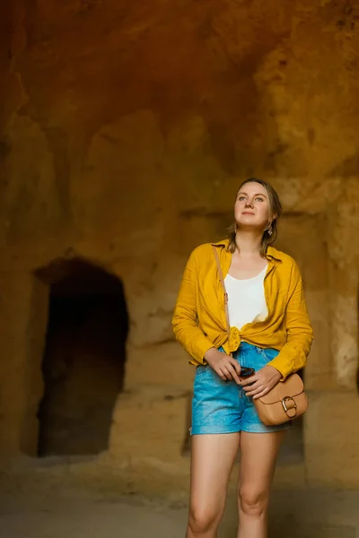 Woman Visiting Tombs Kings Paphos — Stock Photo, Image