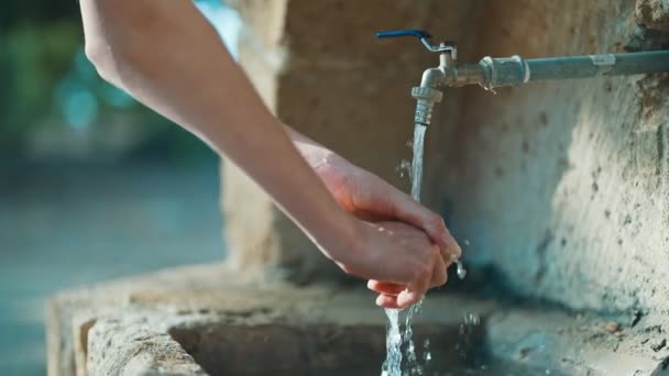 Woman Washing Hands City Summer — Stock Video