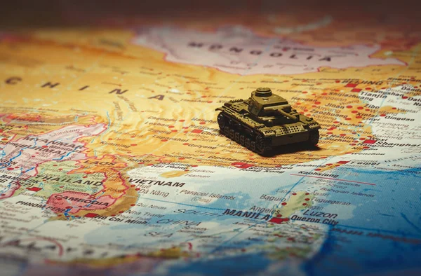 Haritada Oyuncak Tankları Var Çin Tayvan Arasındaki Anlaşmazlık — Stok fotoğraf
