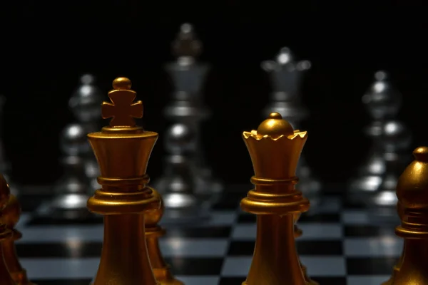 Επιτραπέζιο Παιχνίδι Σκάκι Μορφή Του Βασιλιά Και Της Βασίλισσας — Φωτογραφία Αρχείου
