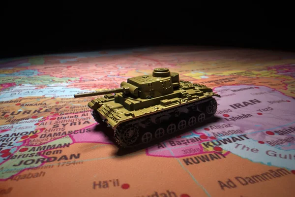 Speelgoedtanks Kaart Gewapend Conflict Het Midden Oosten — Stockfoto