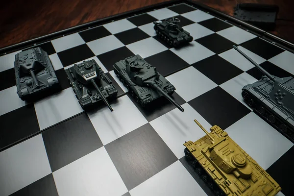 Іграшкові Танки Шахівниці Концепція Військової Стратегії — стокове фото