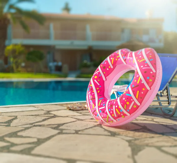 Prsten Tvaru Koblihy Bazénu Koncept Letních Prázdnin — Stock fotografie