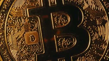 Mikroçipteki altın bitcoin 'in makro görünümü.