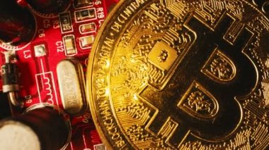 Altın Bitcoin 'in mikroçipteki fiziksel versiyonu.