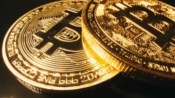 Macro View Golden Bitcoin Microchip — Stockvideo