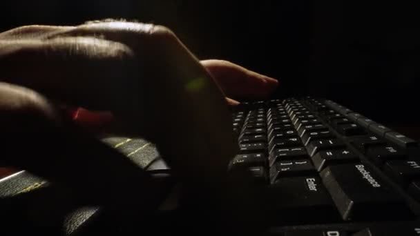 Man Typing Keyboard — Wideo stockowe