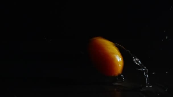 Fallande Kumquats Stärker Immuniteten Och Lindrar Baksmälla Syndrom — Stockvideo