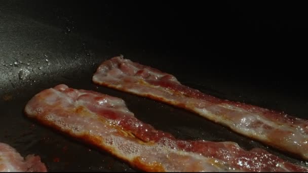 Vista Perto Das Fatias Bacon Frigideira — Vídeo de Stock