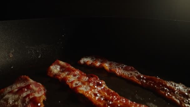 Vista Perto Das Fatias Bacon Frigideira — Vídeo de Stock