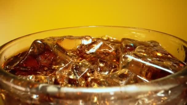 Verre Cola Avec Glaçons — Video