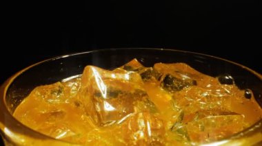 Taze portakal suyu, limonata veya moktail..