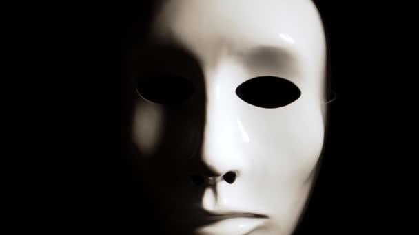 Vit Ansikte Mask Mörk Bakgrund — Stockvideo