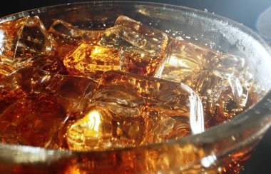 Buz küplü makro kola..