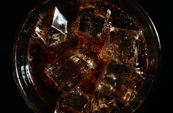 Bicchiere Cola Con Cubetti Ghiaccio — Foto Stock