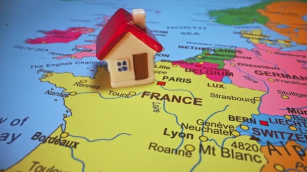 Pequena Casa Brinquedo Mapa França — Vídeo de Stock