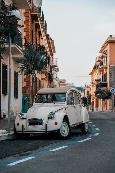 Típica Calle Italiana Con Coche Viejo Scauri Italia —  Fotos de Stock