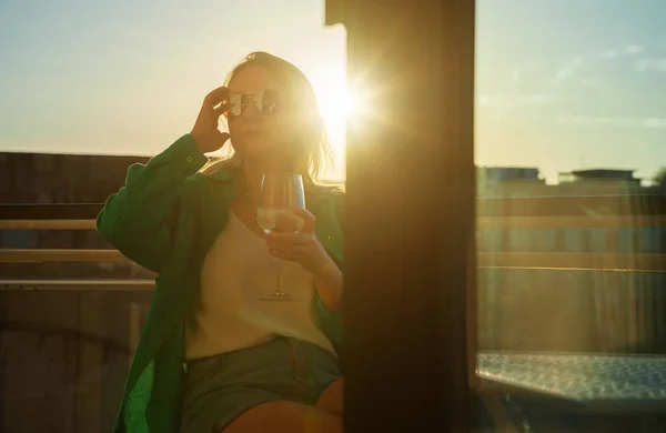 Woman White Wine Enjoys Sunset Her Balcony — Stock Photo, Image