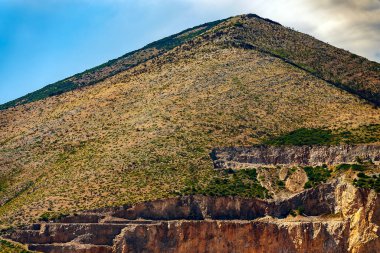 Monte Massico İtalya 'nın Campania dağ sırtı.