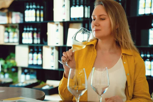 Woman Tasting White Wine Winery — Stock Photo, Image