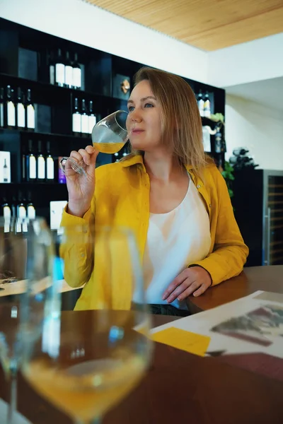 Woman Tasting White Wine Winery — Stock Photo, Image