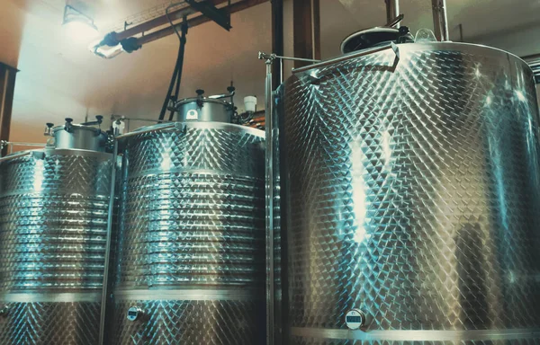 Interior Fábrica Vinho Moderno Com Reservatórios — Fotografia de Stock
