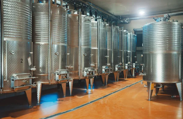 Interior Fábrica Vinho Moderno Com Reservatórios — Fotografia de Stock