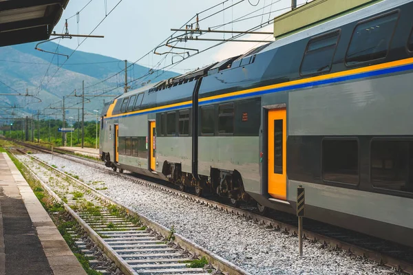 Double Decker Train Passing Train Station Italy — Stock Photo, Image