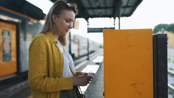 Woman Validates Train Ticket Italy — Stok Video