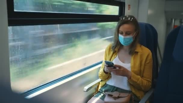 Woman Medical Mask Travels Train — Αρχείο Βίντεο