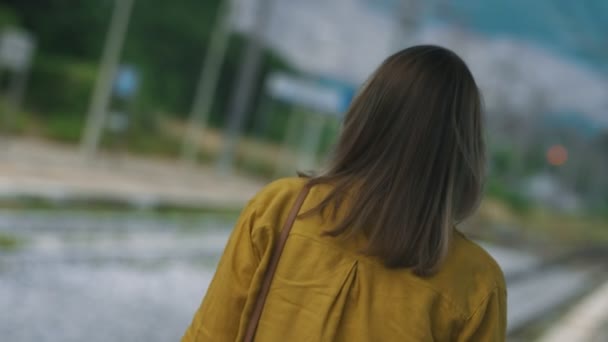 Woman Sunglasses Waiting Her Train — Stok Video