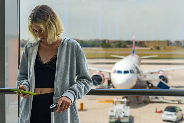 Teenage Girl Waiting Her Flight Airport — стоковое фото