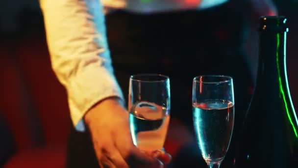 Пьяный Веселится Ночном Клубе — стоковое видео