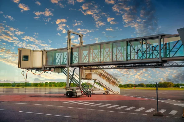 Düsenbrücke Vom Gate Eines Flughafenterminals — Stockfoto