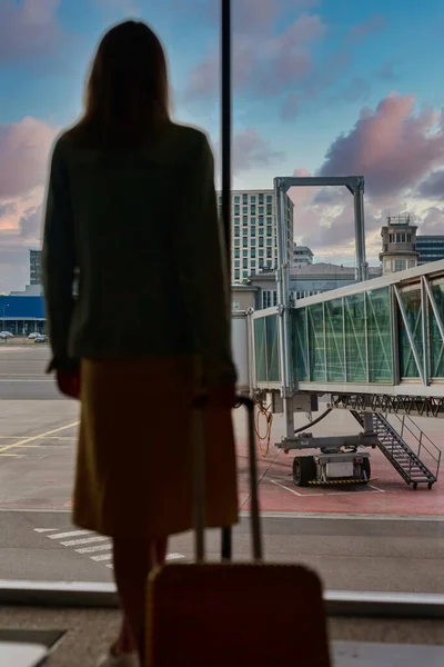 Woman Luggage Waiting Flight Airport — Stock fotografie