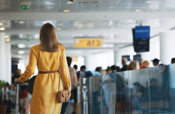 Woman Walking Airport Terminal Back View — Zdjęcie stockowe