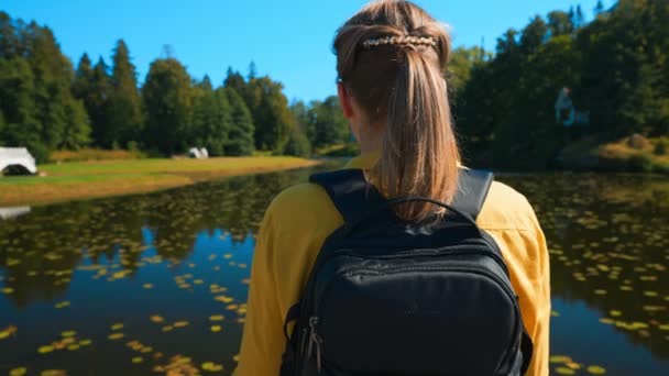 Woman Tourist Backpack Standing Lake — Vídeos de Stock