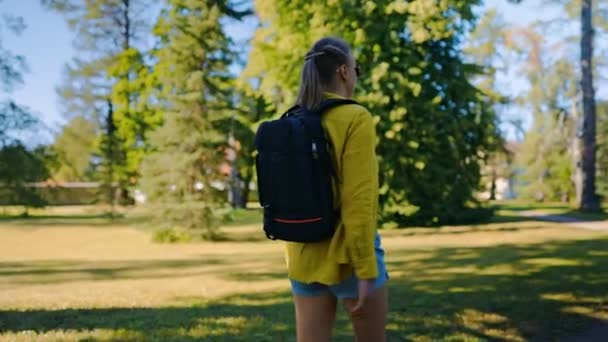 Woman Tourist Backpack Exploring Forest — Vídeo de Stock