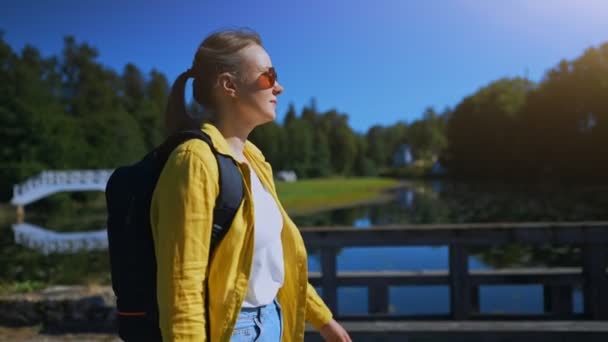 Woman Tourist Backpack Walking Lake — Vídeos de Stock