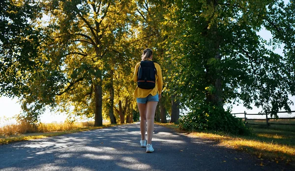 Woman Tourist Backpack Walking Countryside Rear View — Zdjęcie stockowe