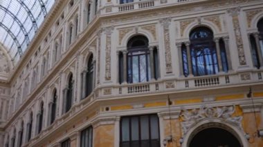 Galleria Umberto I İtalya, Napoli 'deki alışveriş galerisi.